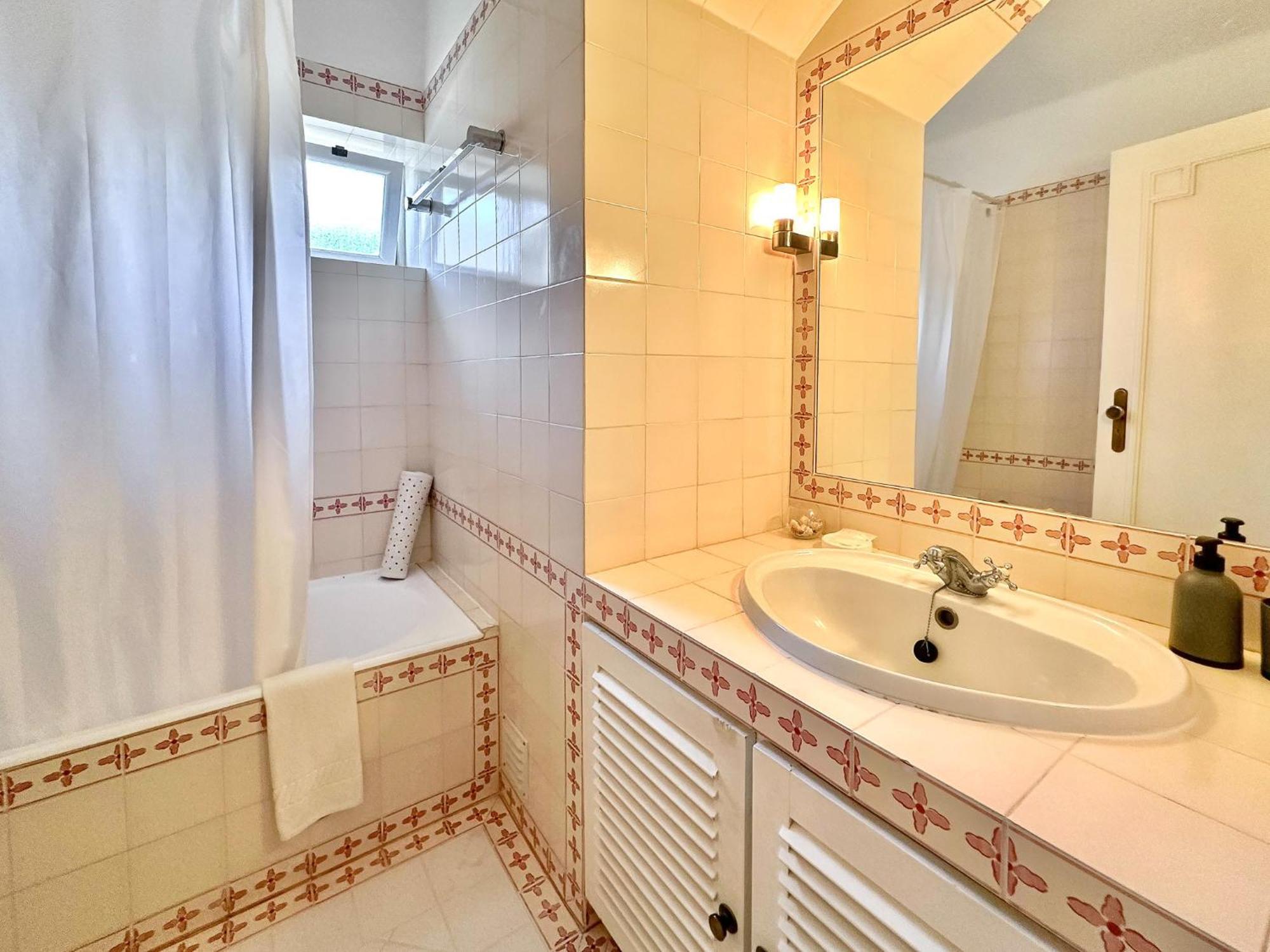 Apartamento Portas Da 406 T1 *